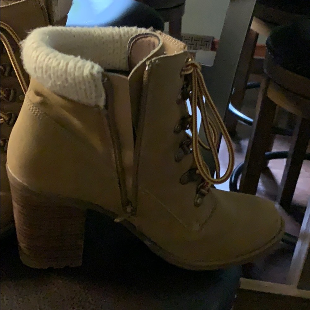Boot - Picture 4 of 4